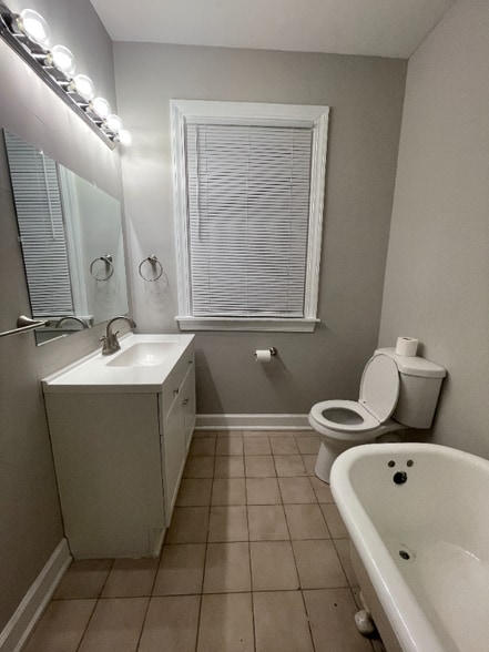 Building Photo - 170 Woolper Ave