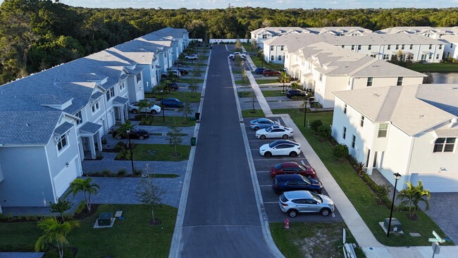 Building Photo - 560 Salisbury Cir