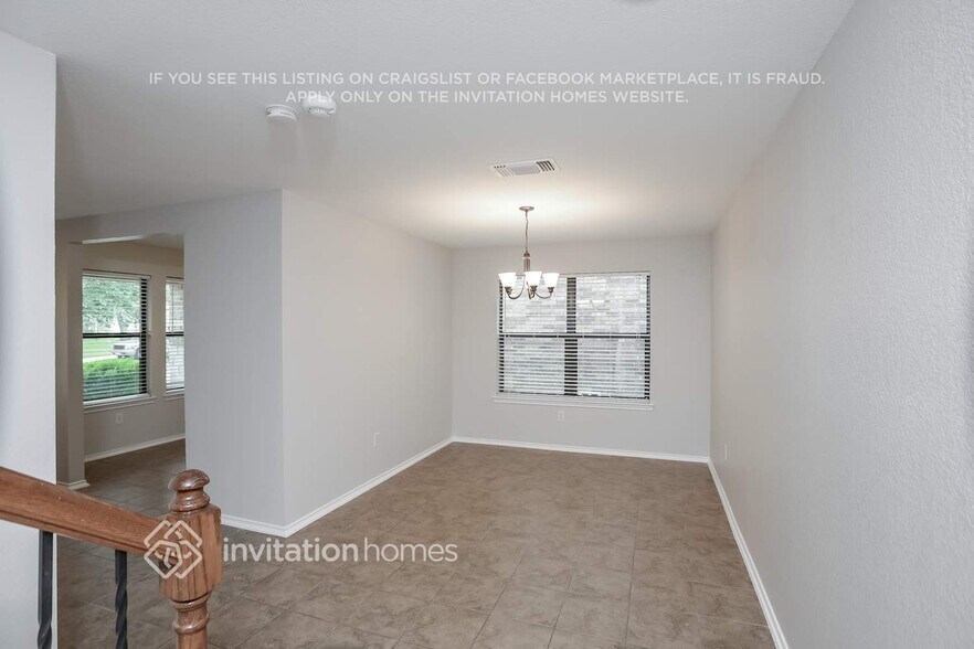 Building Photo - 826 Trilby