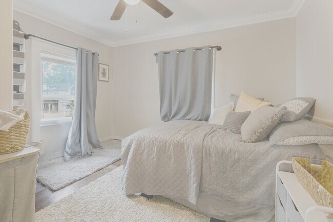 Building Photo - Charming Rental with Large Fenced Yard nea...