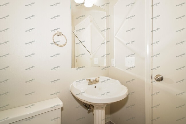 Building Photo - 17 Gerry Ct