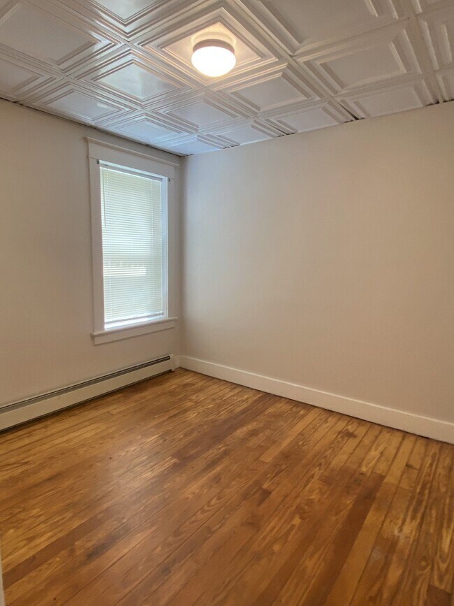 Building Photo - 104 3rd Ave