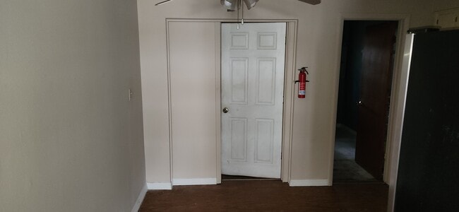 Building Photo - 233 Mimosa Dr