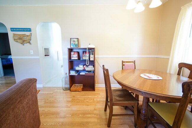 Dining Area - 1310 W 7th St