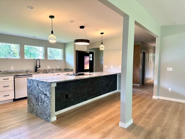 Primary Photo - 4846 Ledge Ln