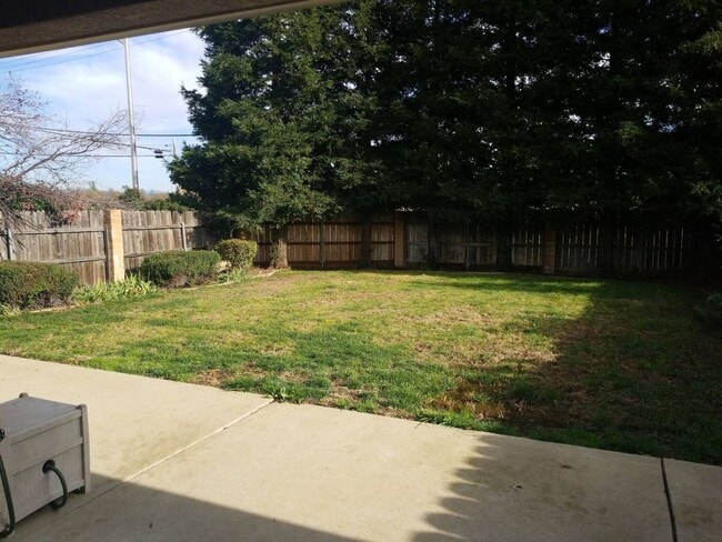 Building Photo - 881 Cally Ct