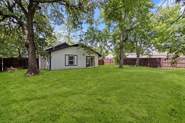 Building Photo - Charming Renovated Home for Lease in Denison!