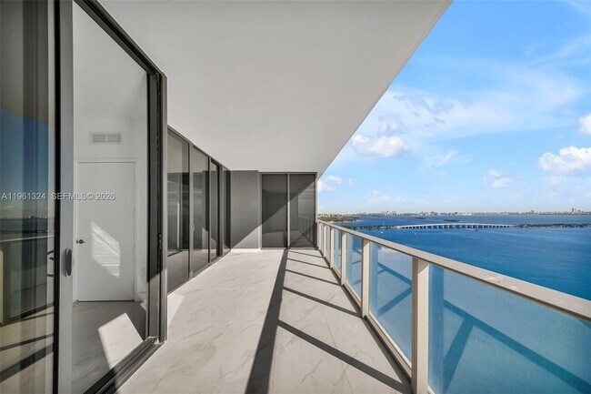 Building Photo - 700 NE 24th St