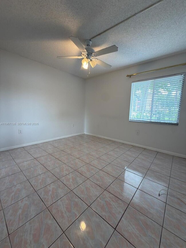 Building Photo - 950 SW 138th Ave