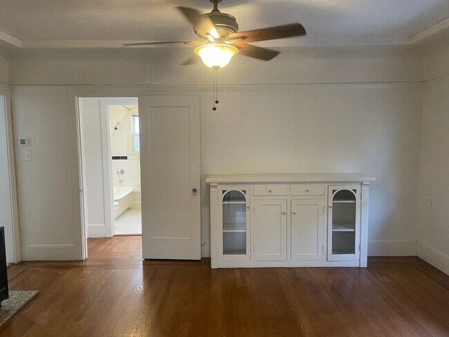 Building Photo - Charming one-bed, one-bath apartment in Mi...