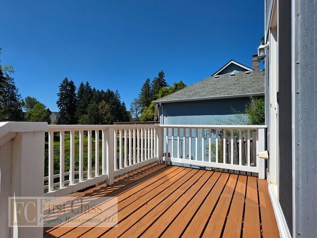 Building Photo - 503 SW 207th Ave