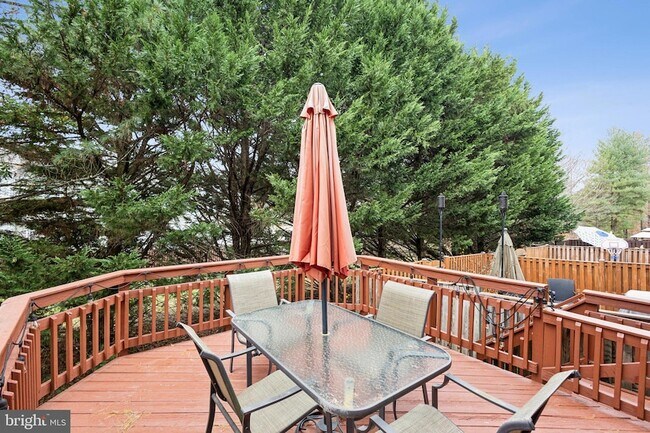 Building Photo - 15514 Port Washington Ct