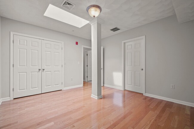 Building Photo - 215 Harvard St