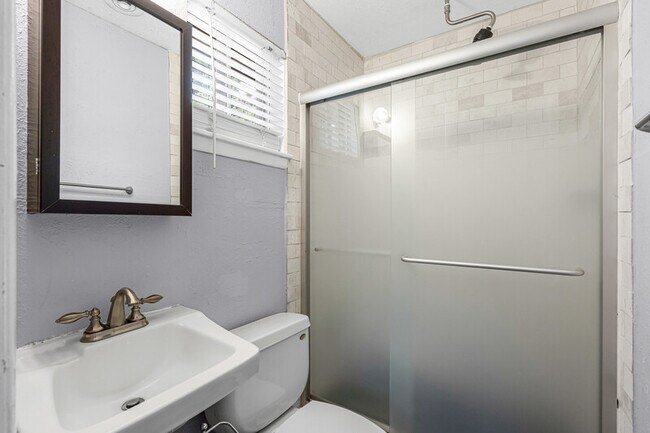 Building Photo - 3521 Jeanette Dr