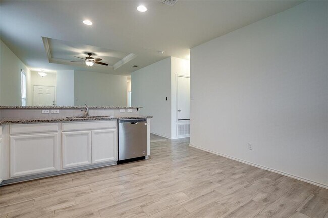 Building Photo - 217 La Dera Dr