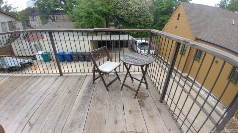 Building Photo - 209 E Rosewood Ave