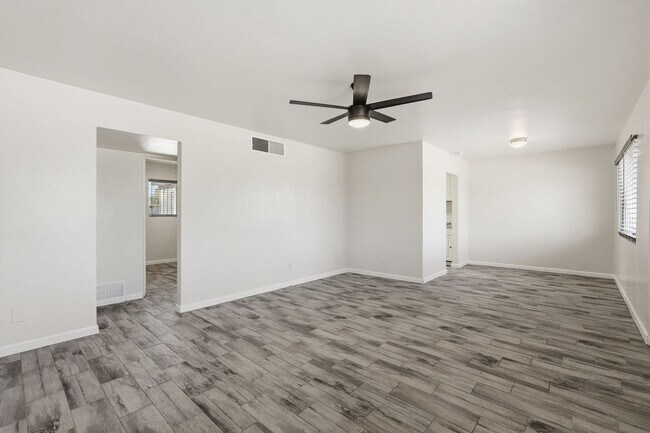 Building Photo - 209 E McMurray Blvd