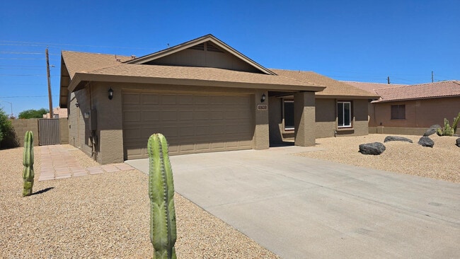 Building Photo - 11740 N 74th Dr
