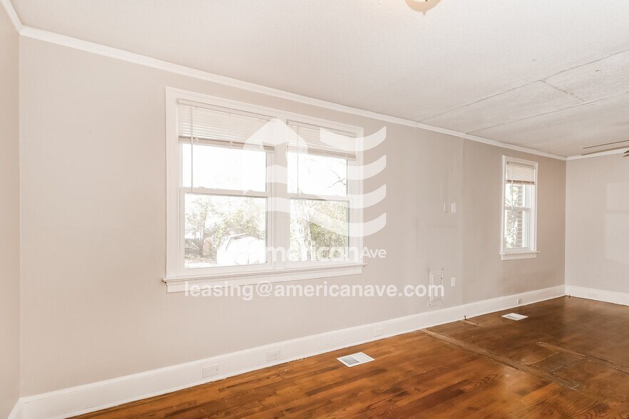 Building Photo - 1490 Cameron St