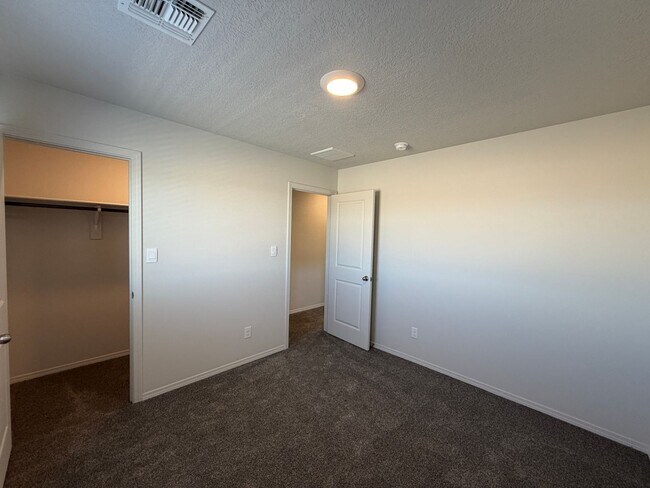 Building Photo - 6118 Chicago Dr SE