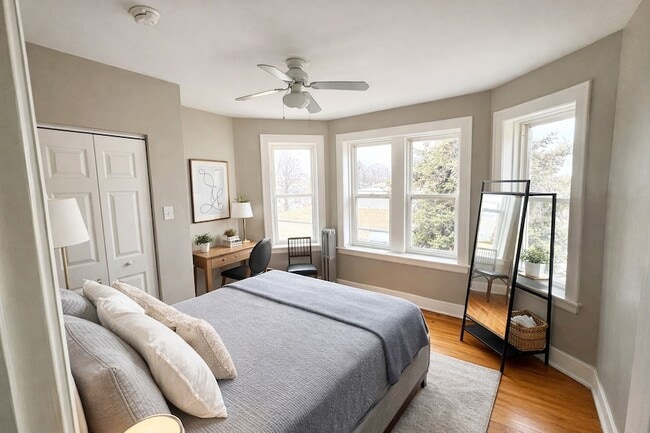 Building Photo - 2419 N Oak Park Ave