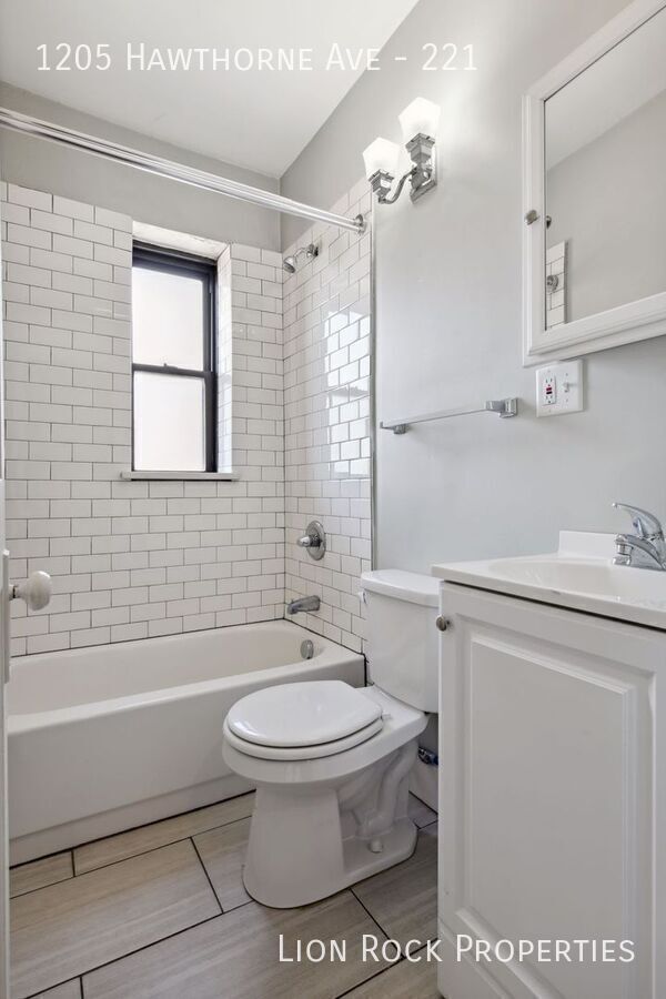 Building Photo - 1205 Hawthorne Ave