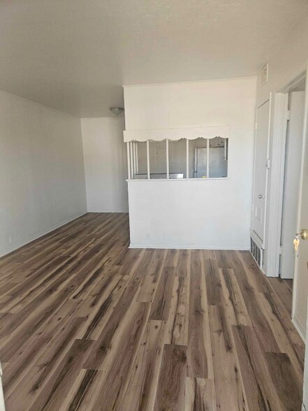 Primary Photo - 414 E Avenue A