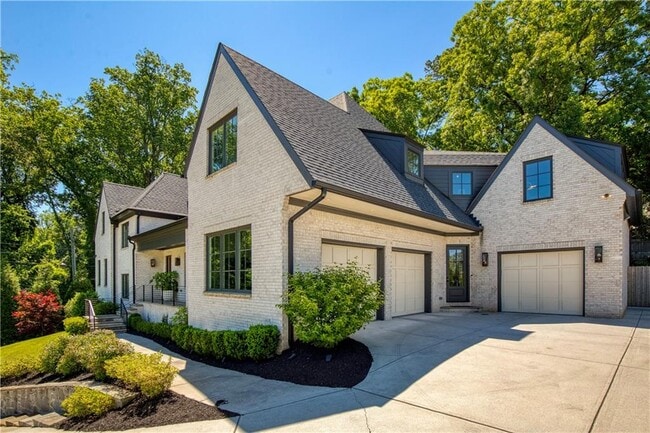 Building Photo - 840 Kenry Ct NE