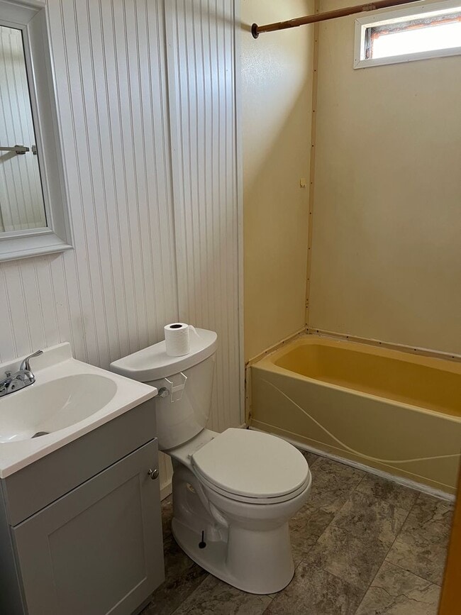 Building Photo - Affordable 2  Bedroom 1 bath  $ 1100 Mary ...