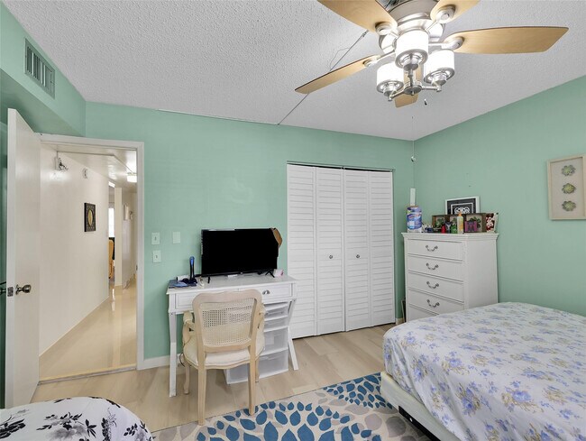 Building Photo - 3405 Bimini Ln