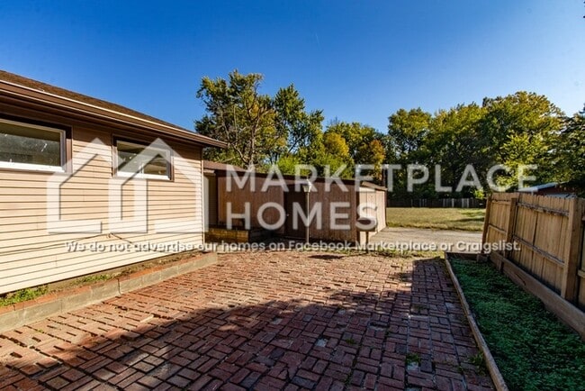 Building Photo - 3301 Brewer Dr