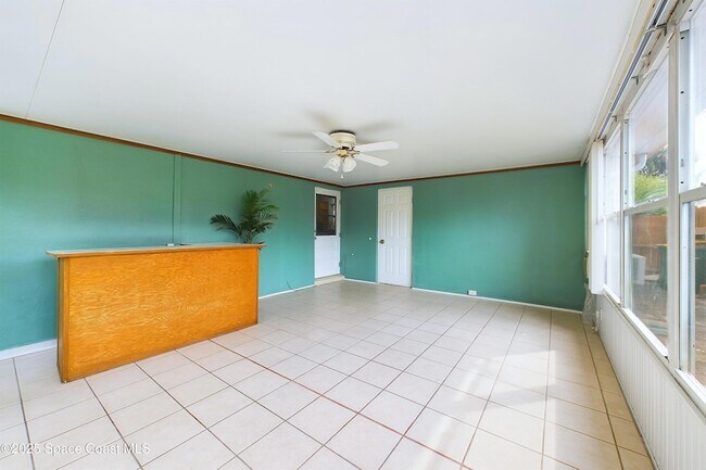 Building Photo - 1202 Yacht Club Blvd