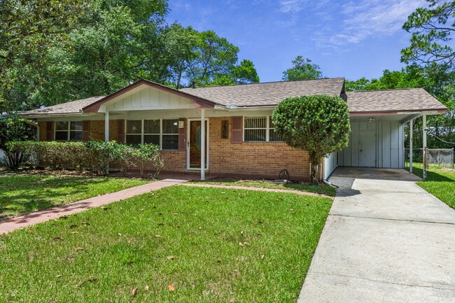 Building Photo - 2406 Husson Ave