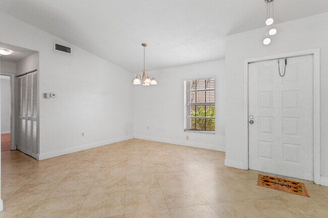 Building Photo - 13945 Langley Pl