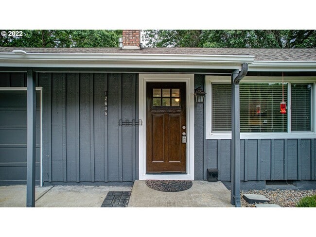Building Photo - Lovely Ranch style home with park like rear fenced yard, Commonwealth lake Park just around the c...