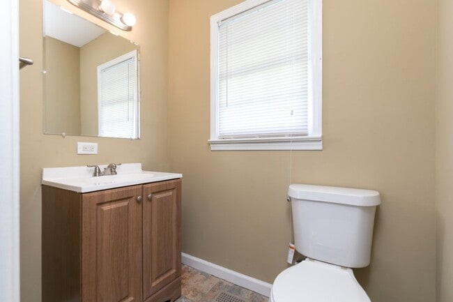 Building Photo - Charming 3BR/1.5BA in Sought-After Pleasan...