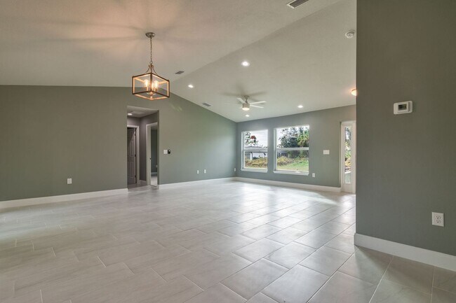 Building Photo - 2462 Ensenada Ln