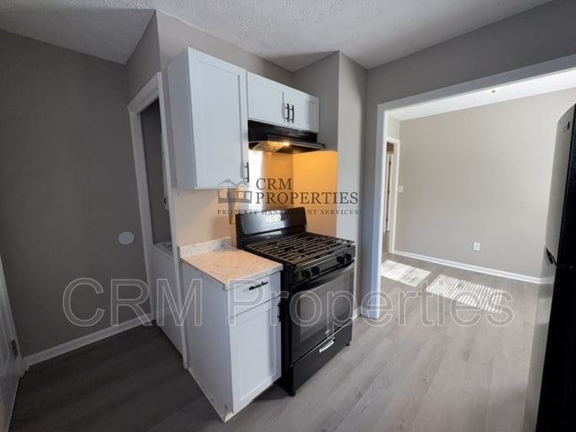 Building Photo - 1233 E Jefferson St