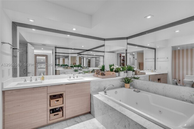 Building Photo - 16400 Collins Ave
