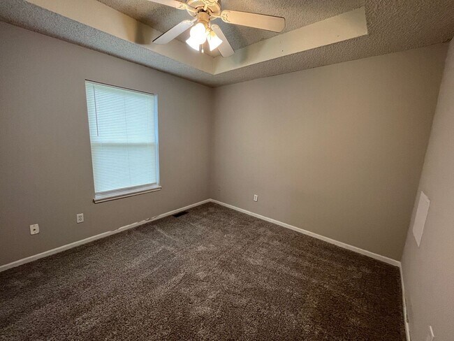 Building Photo - 2-Bedroom, 1.5 Bathroom Duplex with 1 Car ...