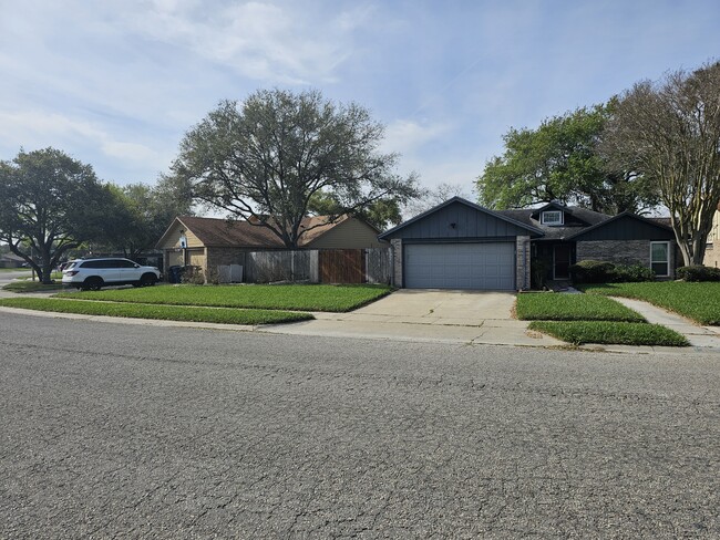 Primary Photo - 3125 Dunbarton Oak St