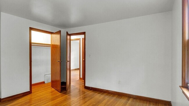 Building Photo - 73 Summit Dr