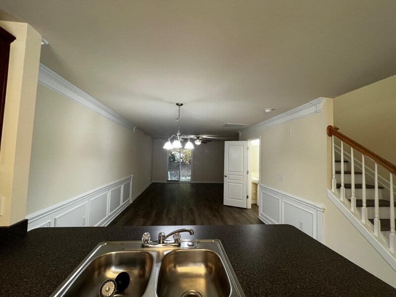 Building Photo - 8526 Quarton Dr