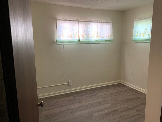 Bedroom 1 - 212 S Kansas Ave