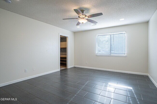 Building Photo - 7041 Falling Leaf Cir