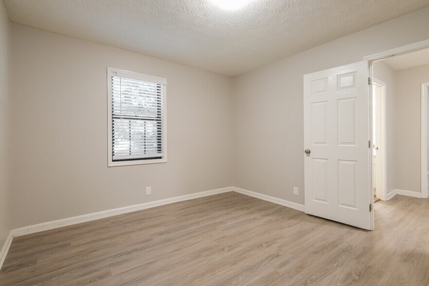 Building Photo - 2127 Atkinson Ln
