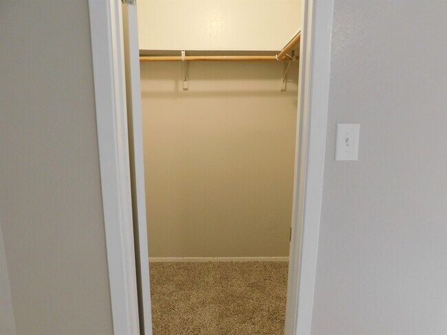 Building Photo - 105 Rockwell Way