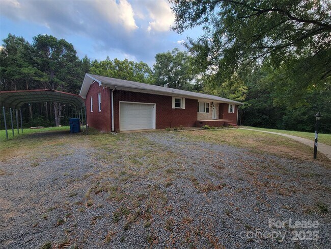 Building Photo - 1575 Simplicity Rd