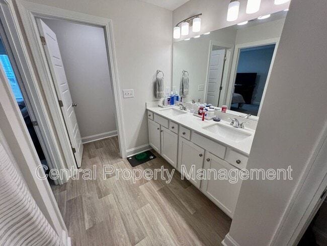 Building Photo - 16 Camden Wds Trl