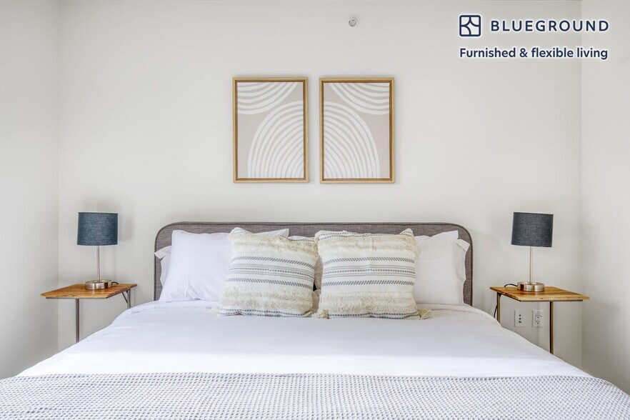 Building Photo - 10349 NE 10th St